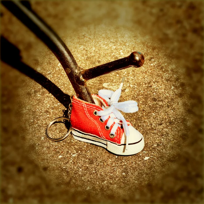Schlüsselanhänger "Mini-Turnschuh" – Bild 2